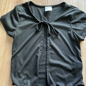 Black tie front short sleeve